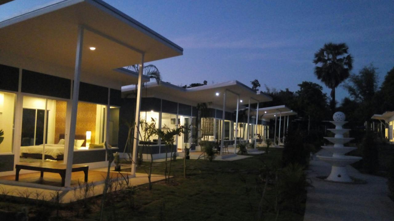 Bluemoon Riverside Phibun Mangsahan Экстерьер фото