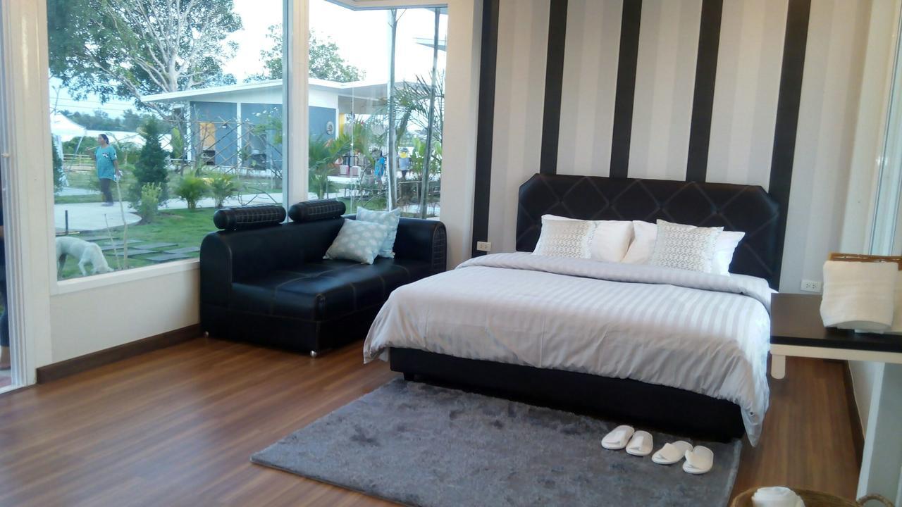 Bluemoon Riverside Phibun Mangsahan Экстерьер фото
